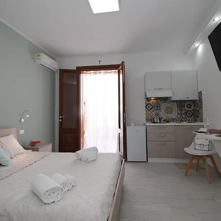 Monolocale In Centro A Due Passi Dal Mare 아파트 *